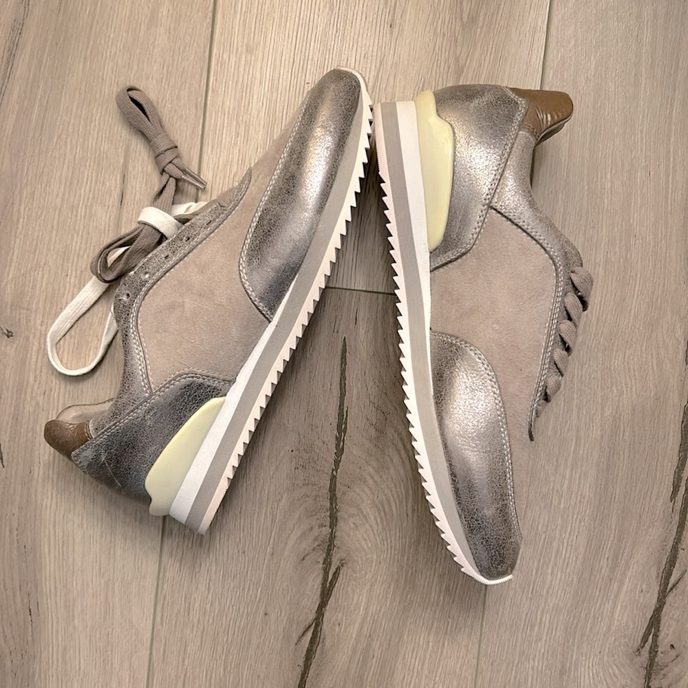 New Johnston & Murphy Gray + White Silver Athletic Lace Up Sneakers - Picture 1 of 17